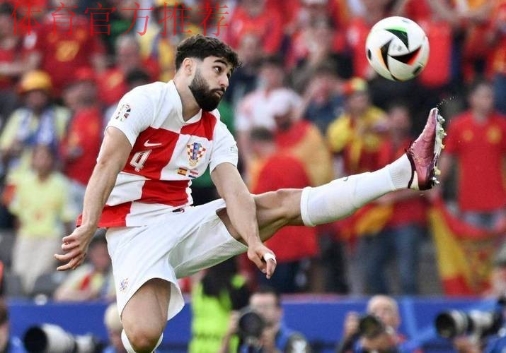 一场1-1，让荷兰无限接近世界杯！末轮打平=出线，莱万将踢附加赛